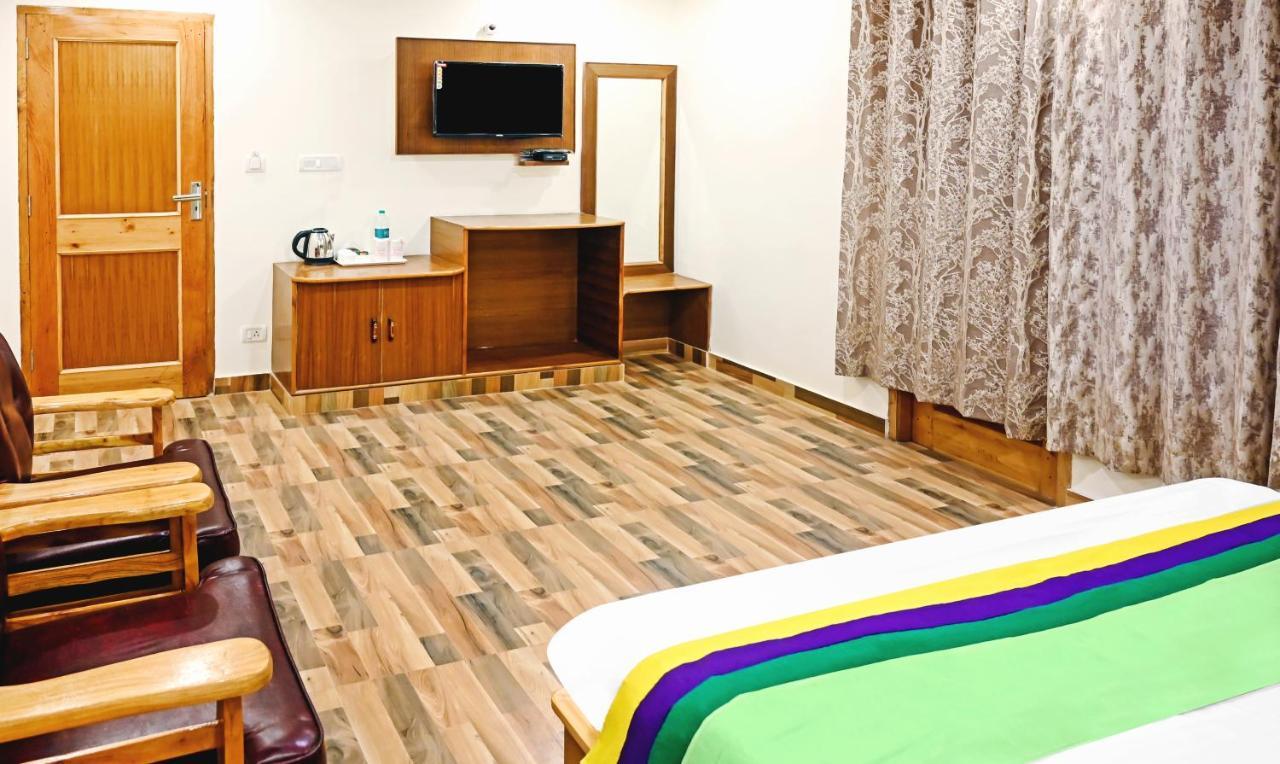 Treebo Dev With Valley View, Mall Road Manāli Exterior foto